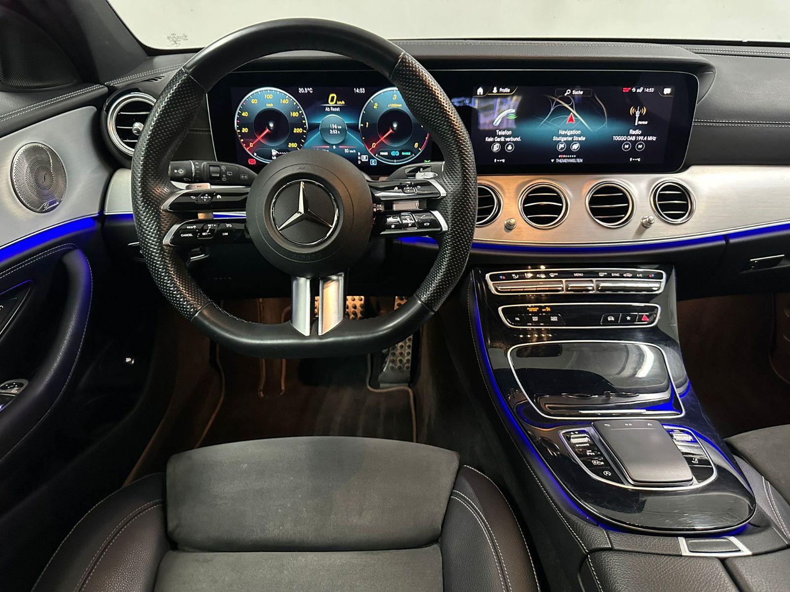 Fahrzeugabbildung Mercedes-Benz E 300 d 4MATIC T Autom * AMG-LINE*NAVI*AMBIL*