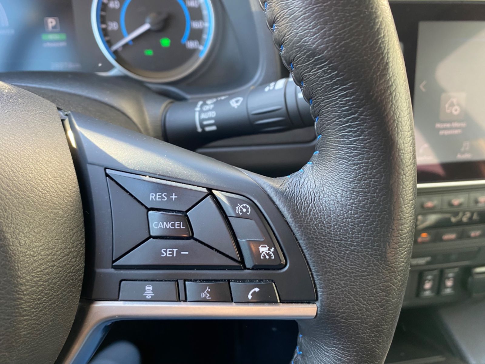 Fahrzeugabbildung Nissan Leaf Acenta - CARPL./AndroidA.,2Ladekabel;SOH98%