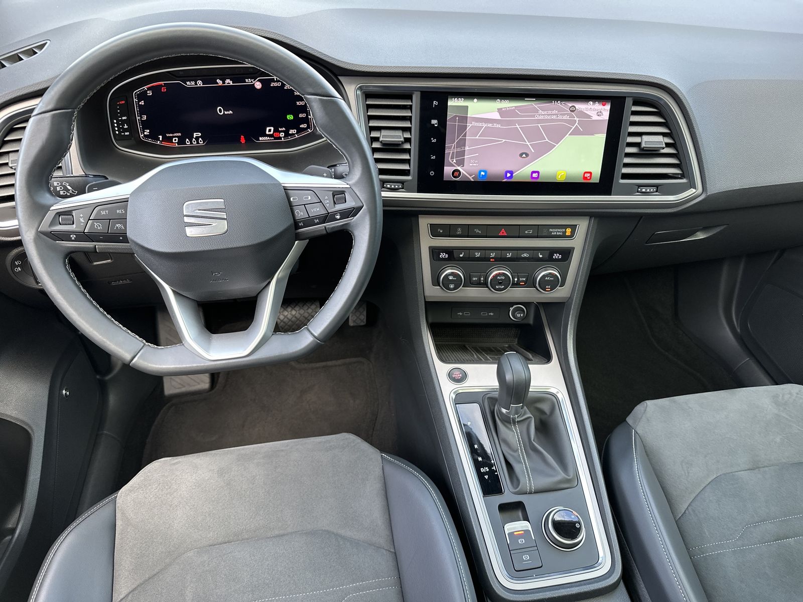 Fahrzeugabbildung SEAT Ateca 2.0 TDI DSG Xp NAV+LED+AHK+PANO+360°+ACC
