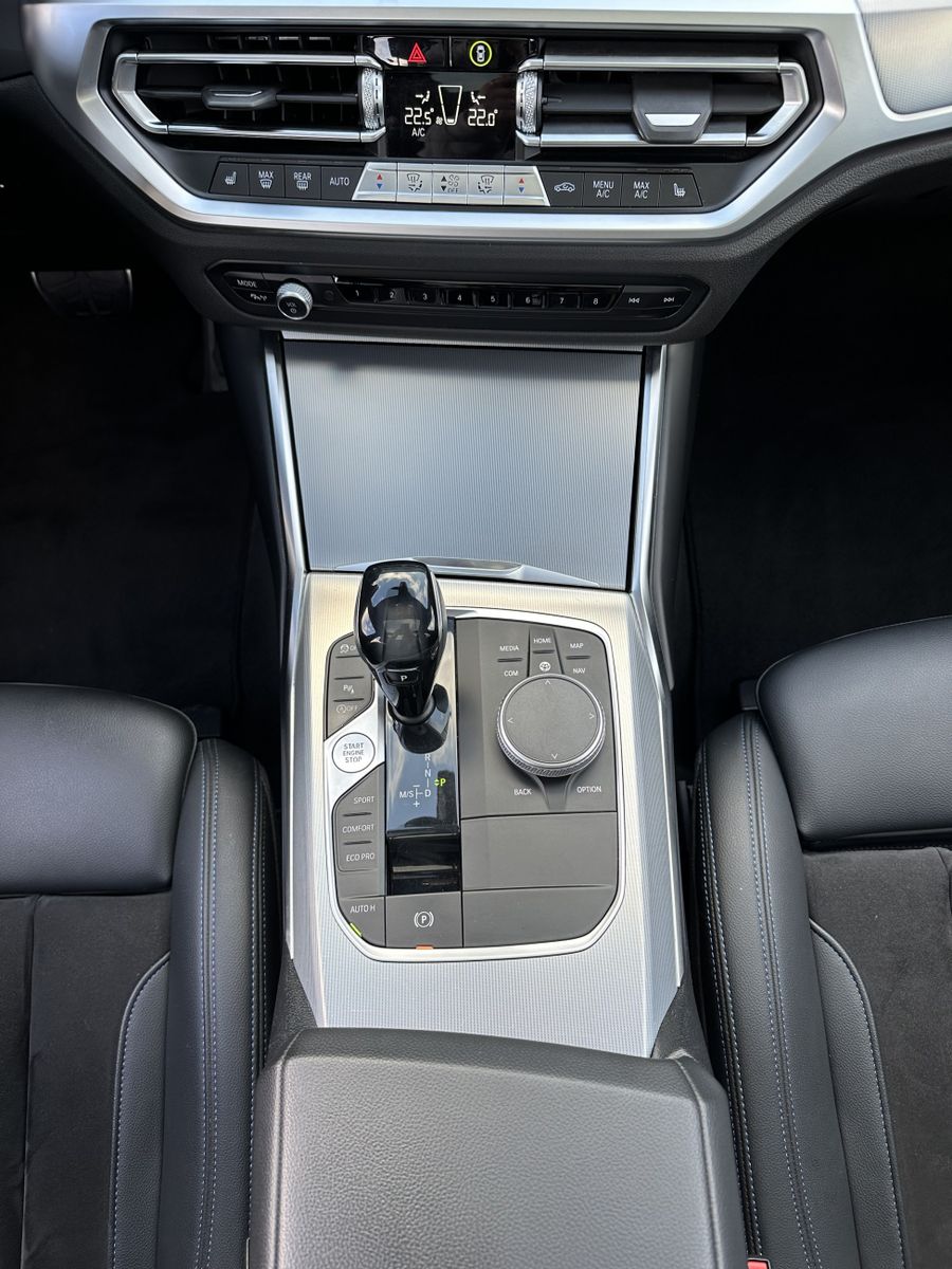 Fahrzeugabbildung BMW 330i Touring M-Sport NAV+LED+PANO+AHK+LIVECOCKPI
