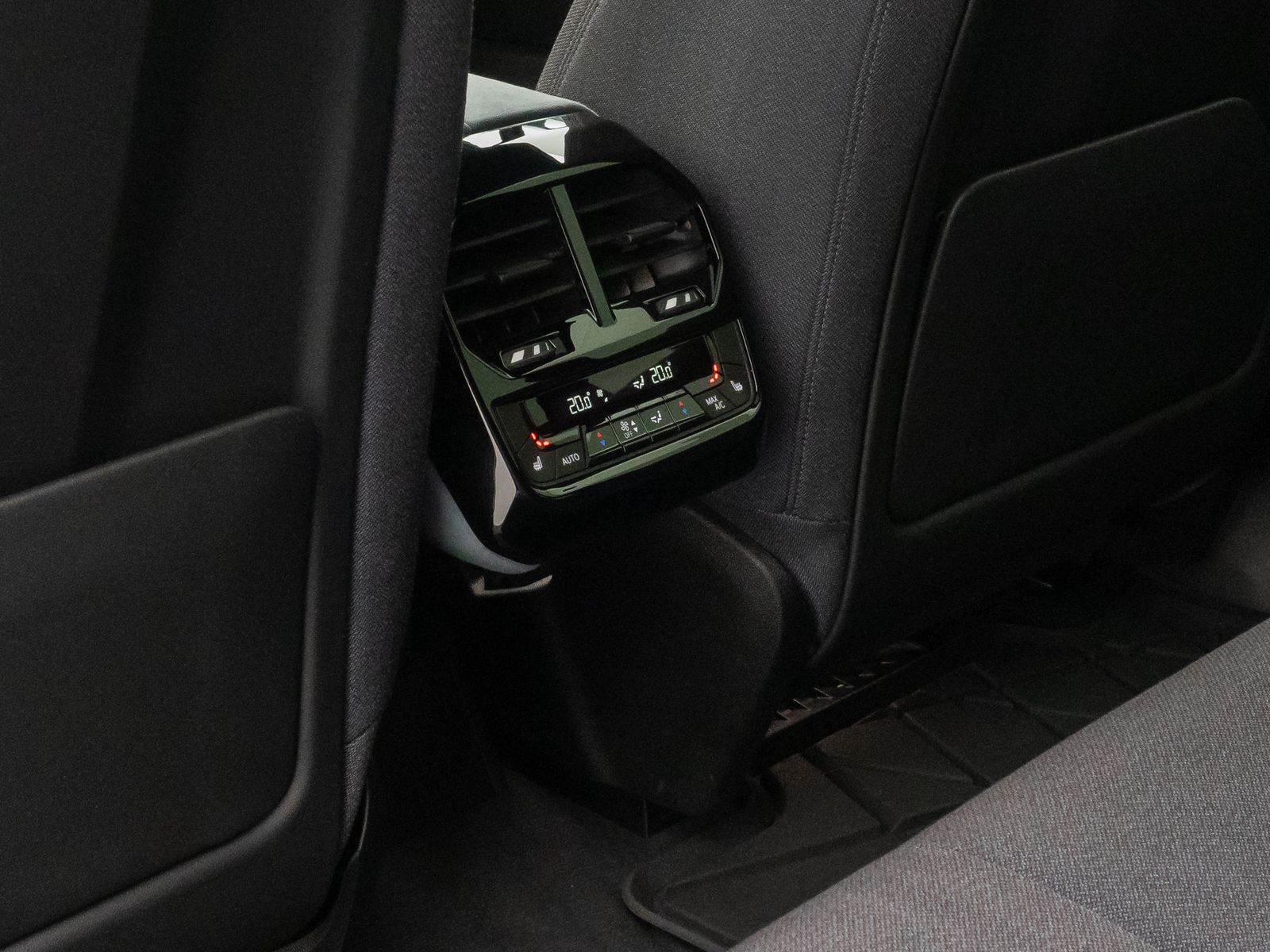 Fahrzeugabbildung BMW iX xD40 SkyLounge H/K 360° Laser ACC DAB 22Zoll