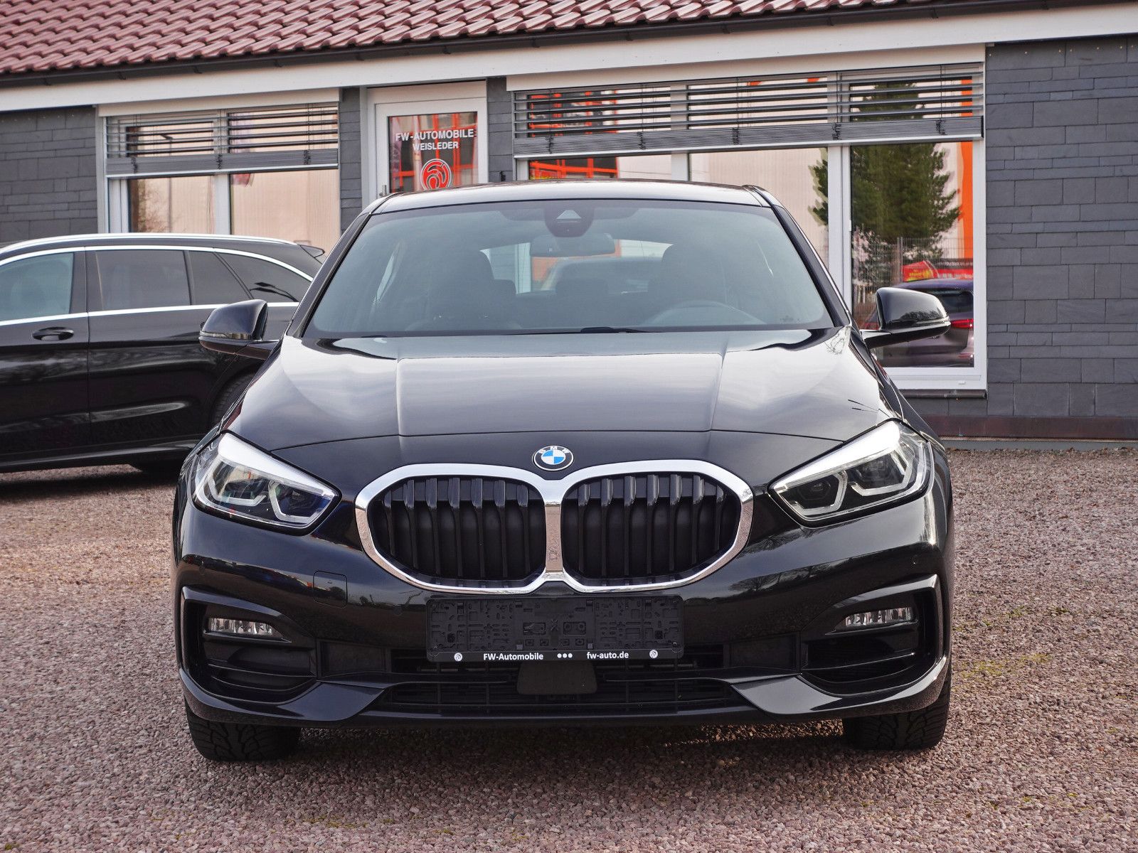Fahrzeugabbildung BMW 118i Sport Line Navi CarPlay LED-Pkt.