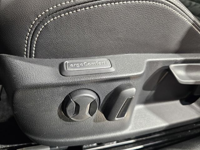 Volkswagen Passat 4Motion Sport Led Navi Leder AHK Kamera foto 23