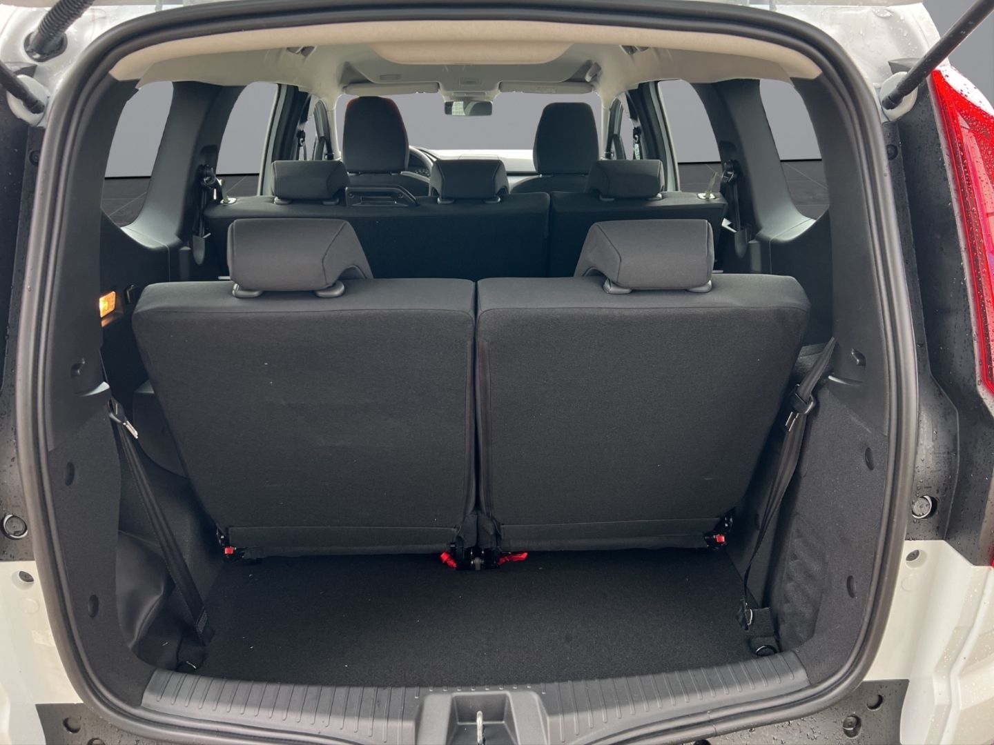 Fahrzeugabbildung Dacia Jogger Essential 1.0 TCe 100 ECO-G EU6e 7-Sitzer