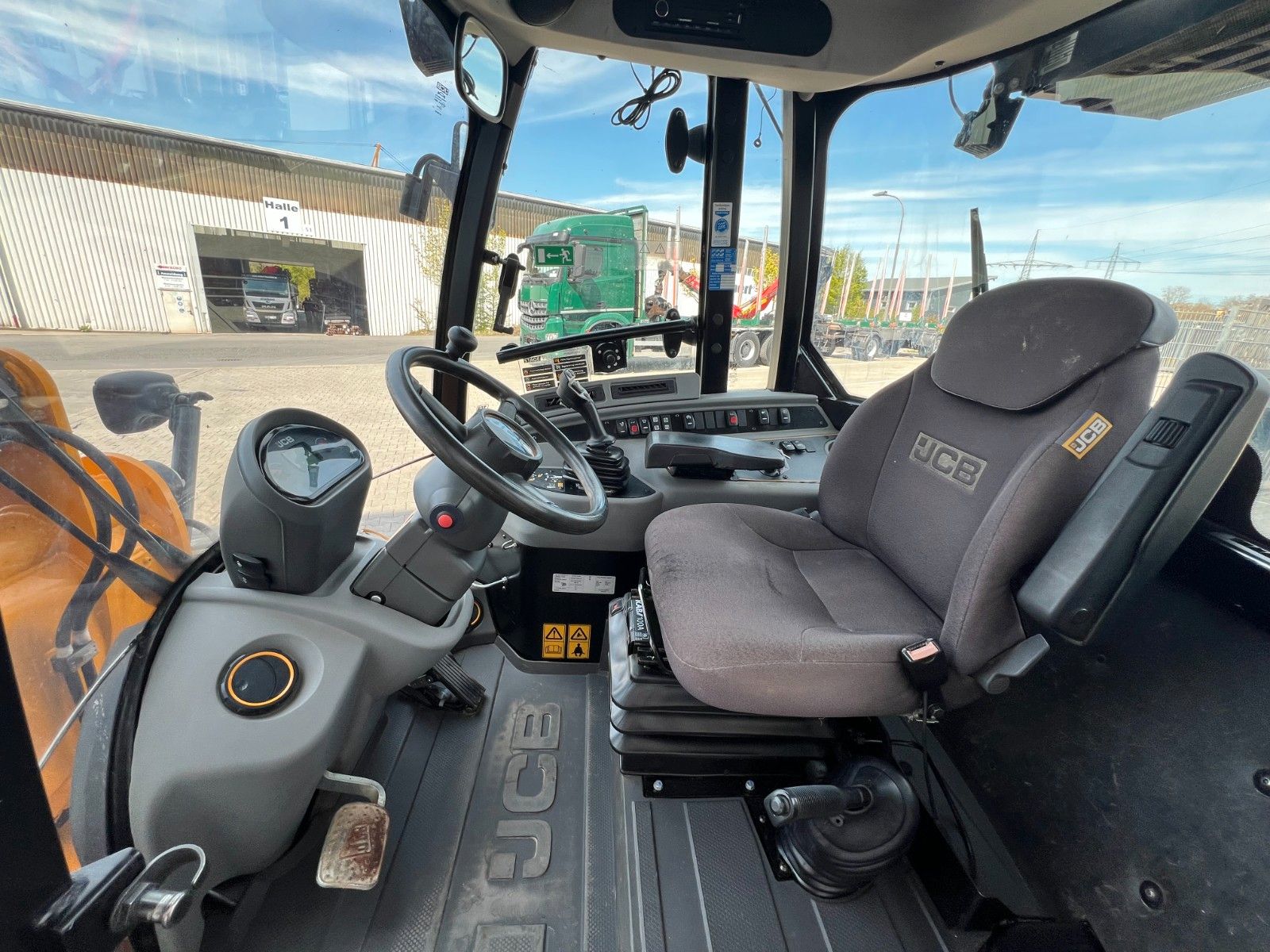 Fahrzeugabbildung JCB 409 SV / nur 2.496h / Klima Klappschaufel Gabel