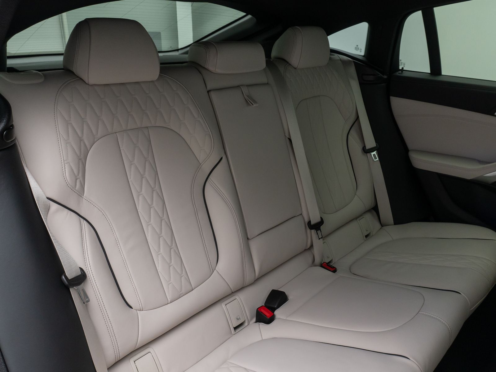 Fahrzeugabbildung BMW X6 xD40d M Sport 360° HUD H/K 22Zoll Individual