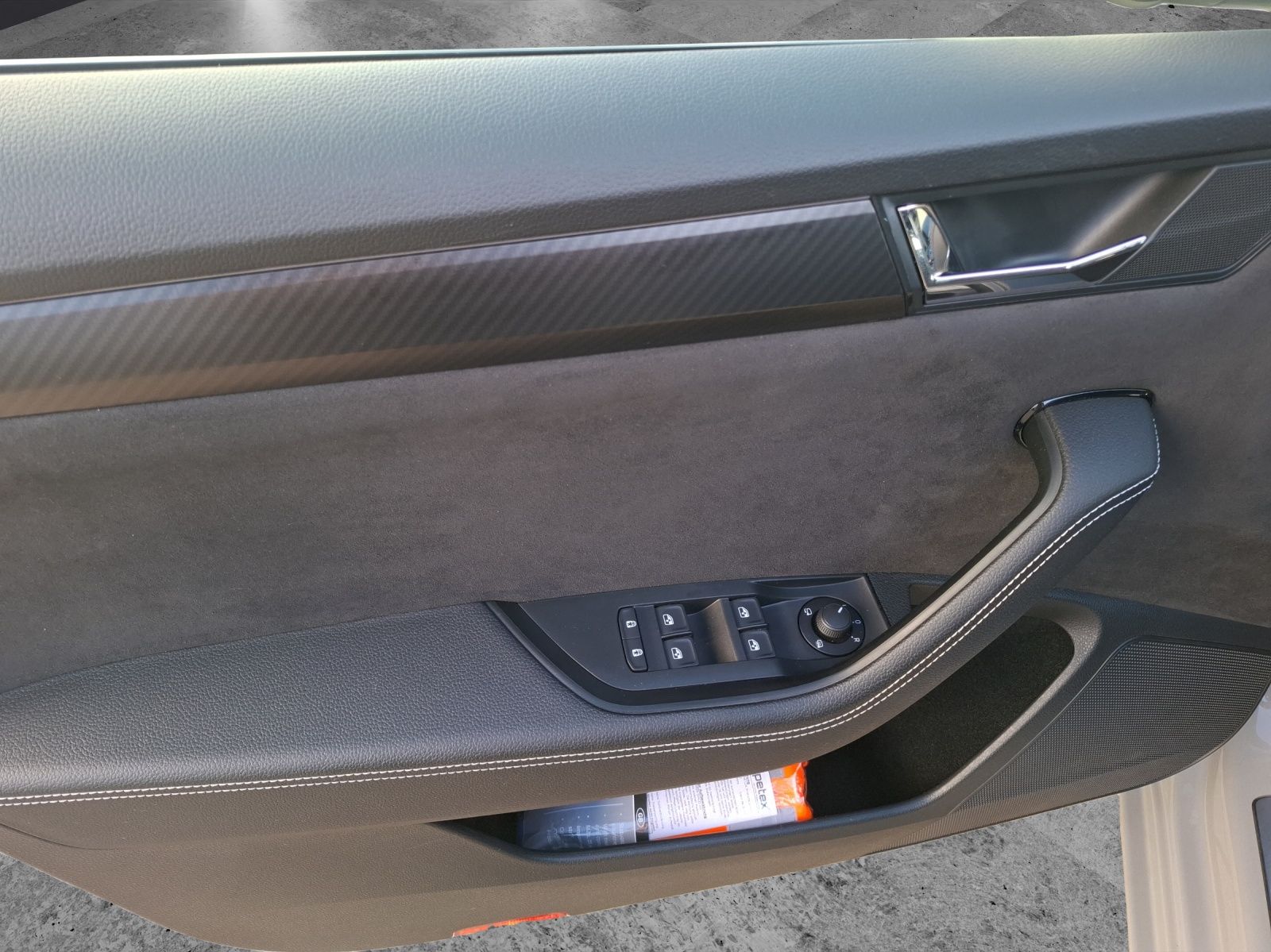 Fahrzeugabbildung SKODA Superb Combi TDI Sportline DSG Matrix Navi AID A