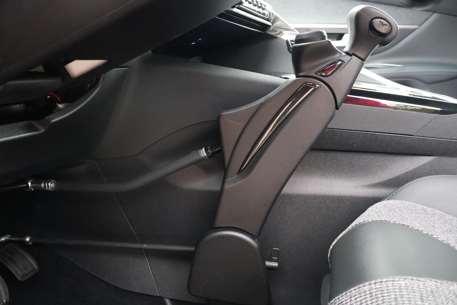 Peugeot 3008 1.2 12V Behindertenumbau Navi 360° Panorama