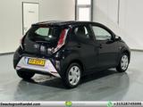 Toyota Aygo 1.0 VVT-i x-play - Toyota: Schwarz, Aygo