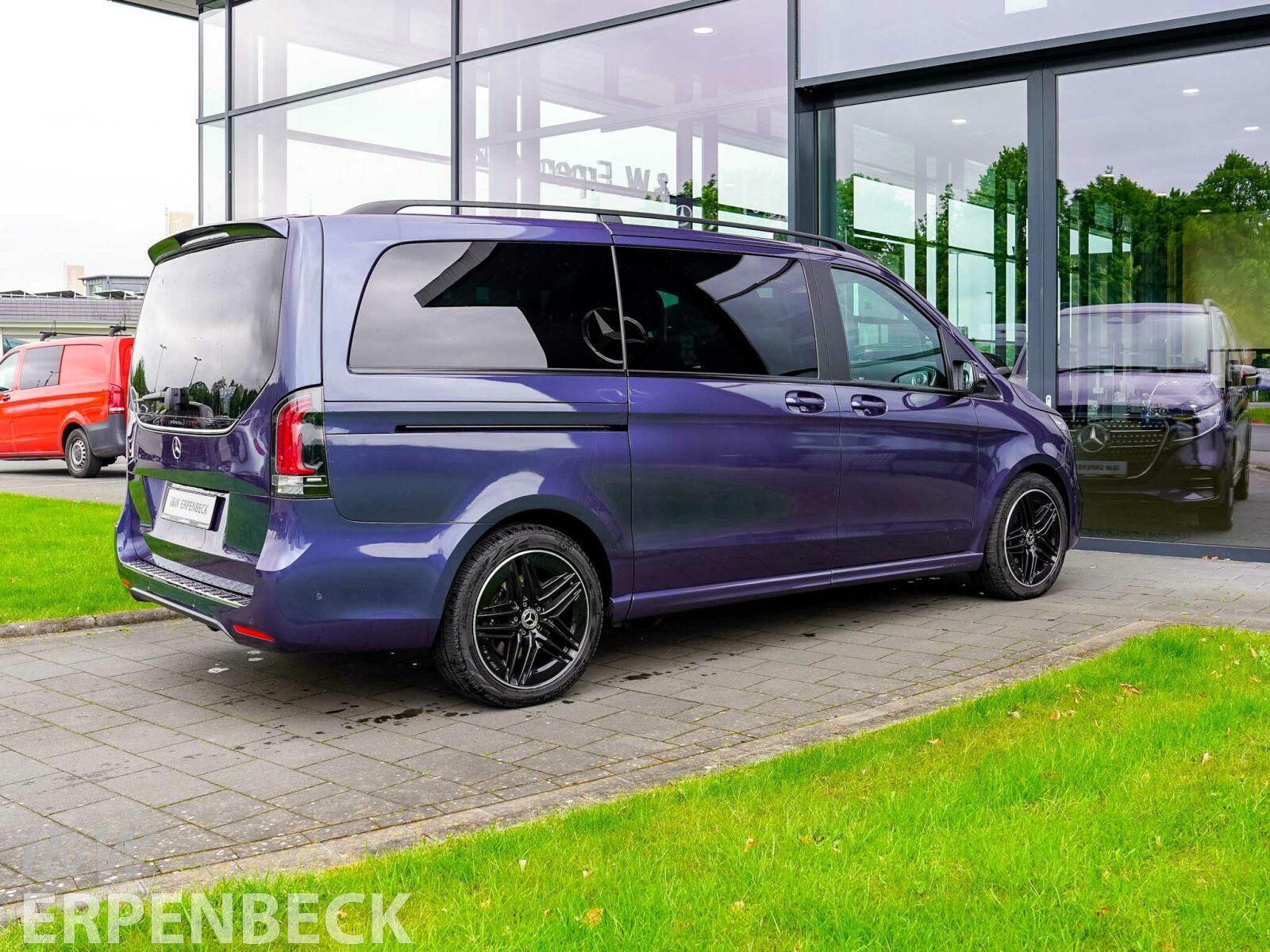 Fahrzeugabbildung Mercedes-Benz V 300 d AVANTGARDE L AMG AHK Distronic Airmatic
