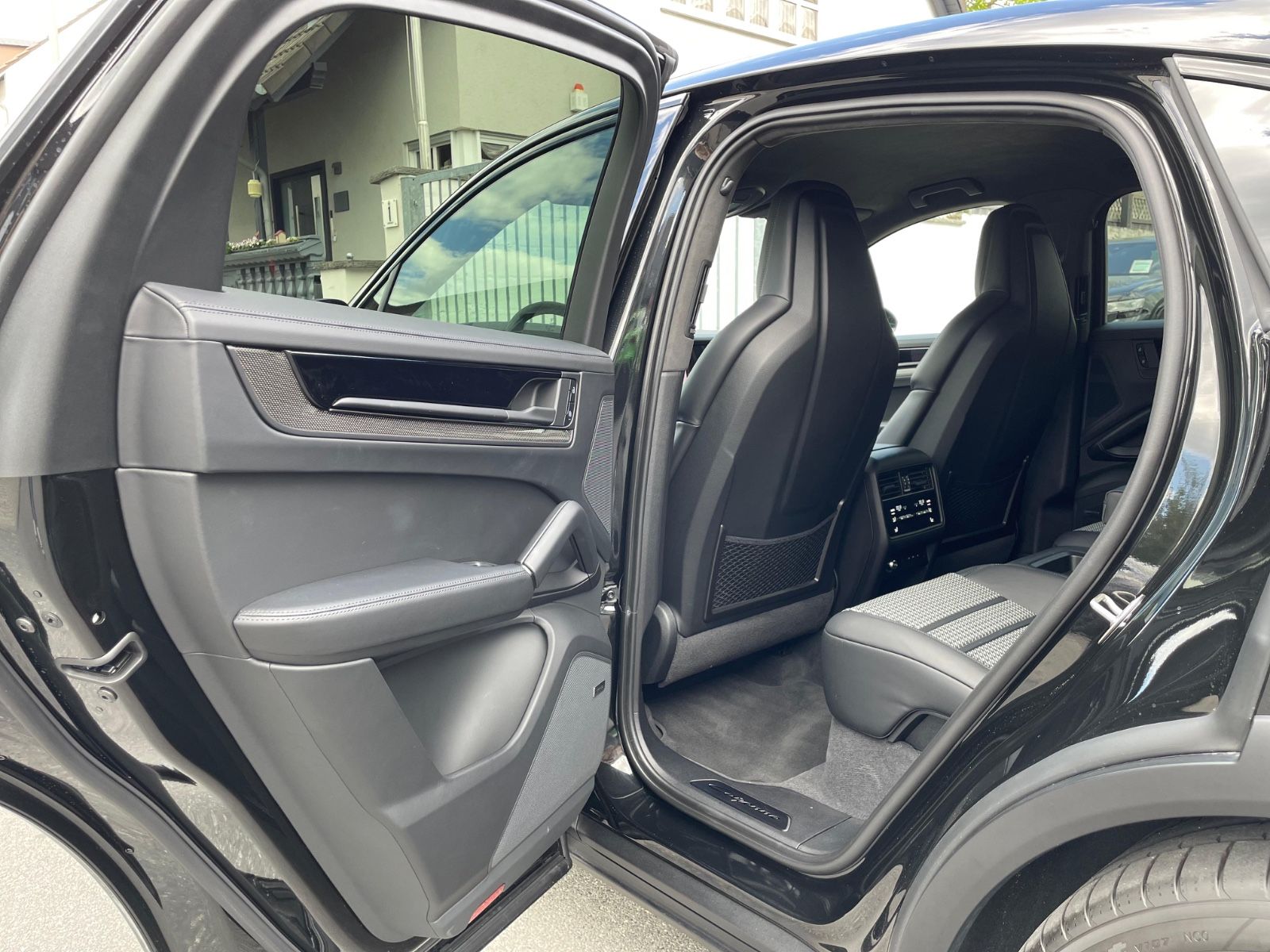 Fahrzeugabbildung Porsche Cayenne GTS Coupé Leichtbau|ACC|HUD|PASM|3.Displ