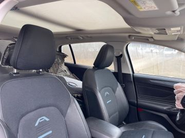 Ford Focus Turnier Active *PANO*NAVI*CARPLAY*TEMP*LED