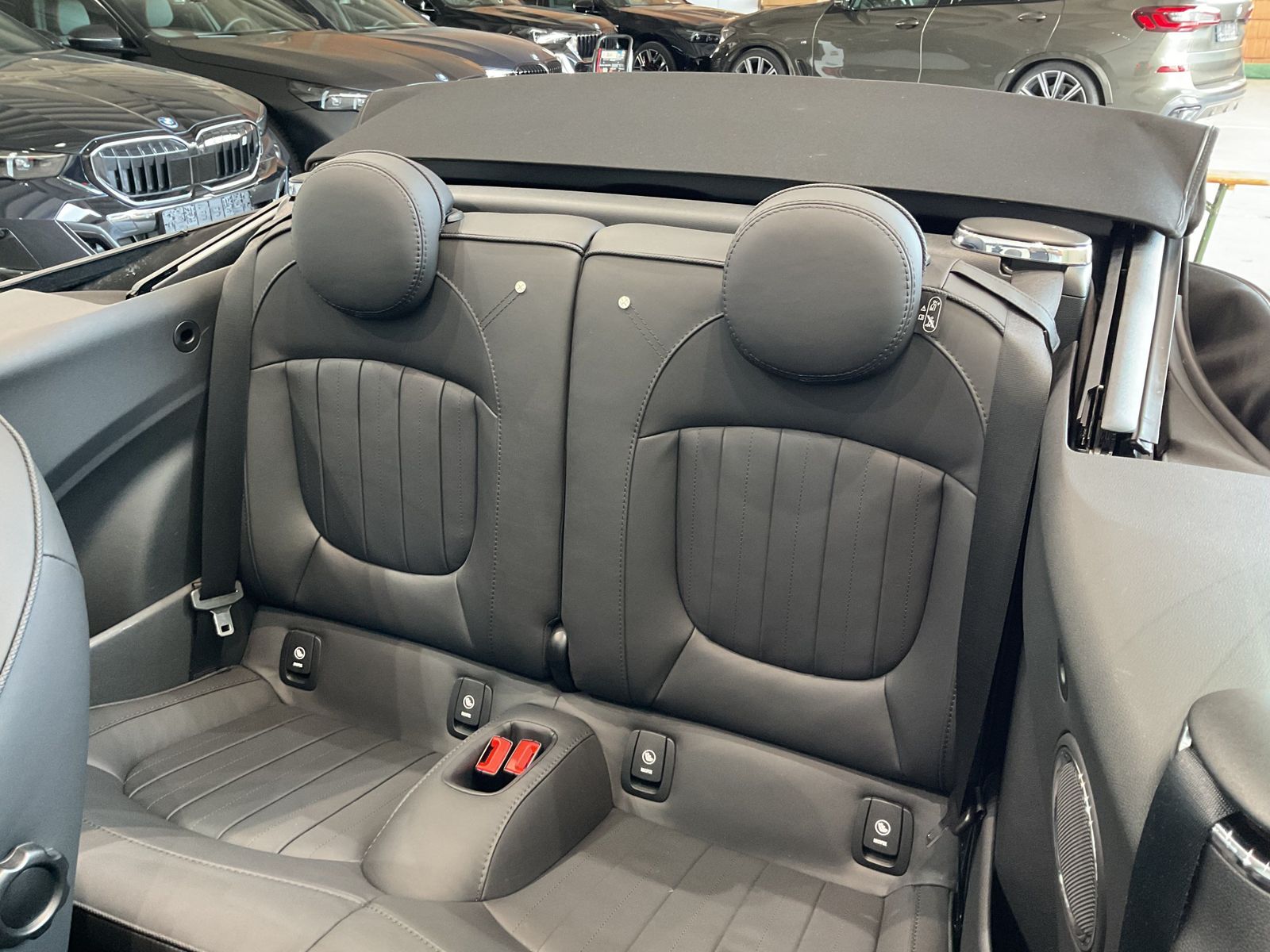 Fahrzeugabbildung MINI John Cooper Works Cabrio Chili Head-Up