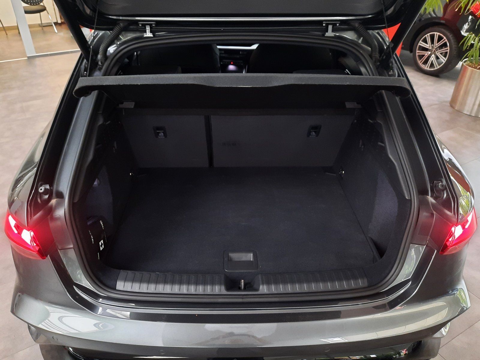 Fahrzeugabbildung Audi A3 Sportback TFSI S-Line S-tronic *AHK*Navi*LED*