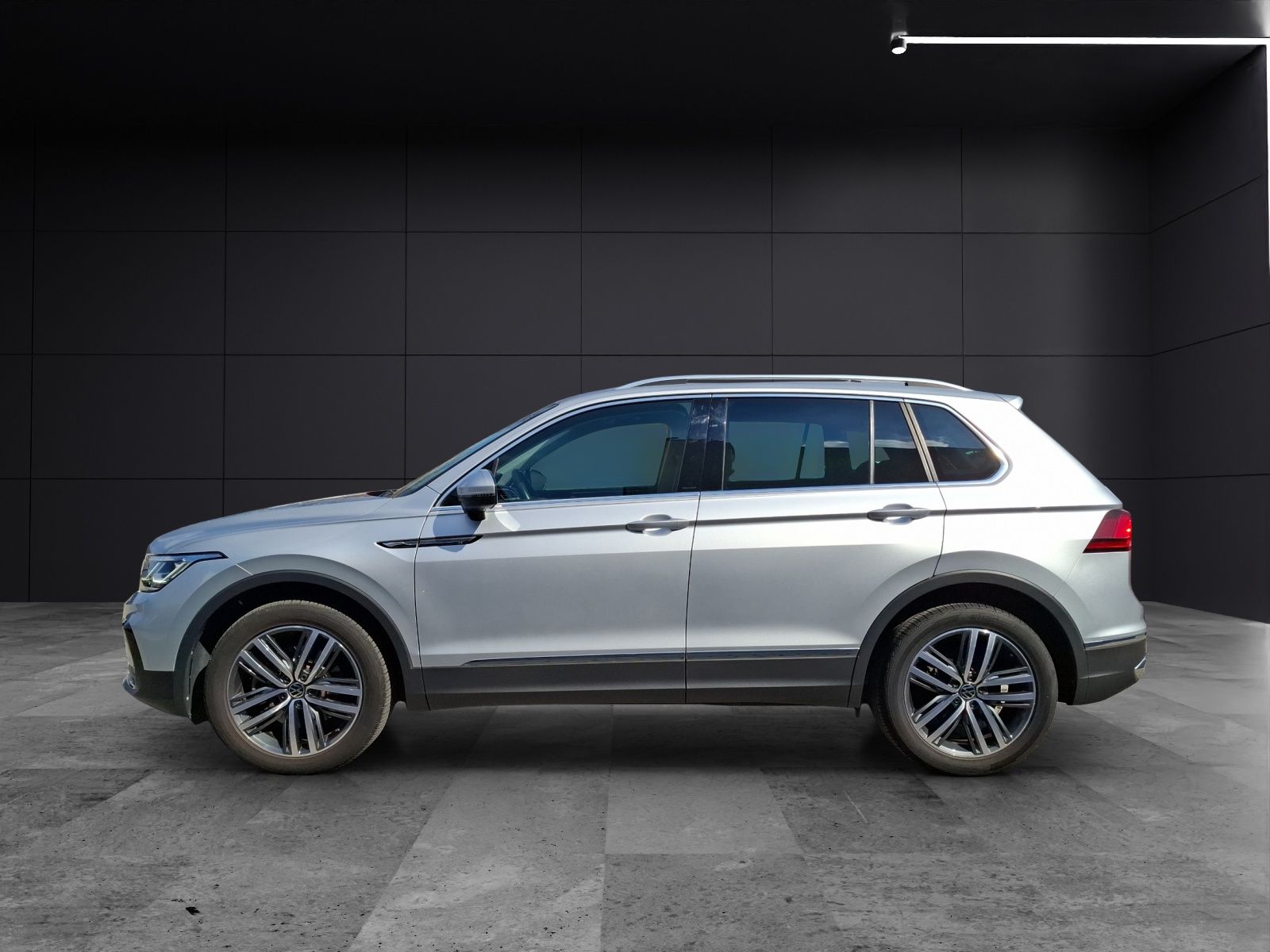 Fahrzeugabbildung Volkswagen Tiguan TSI Elegance DSG 4M Matrix Navi AID ACC R