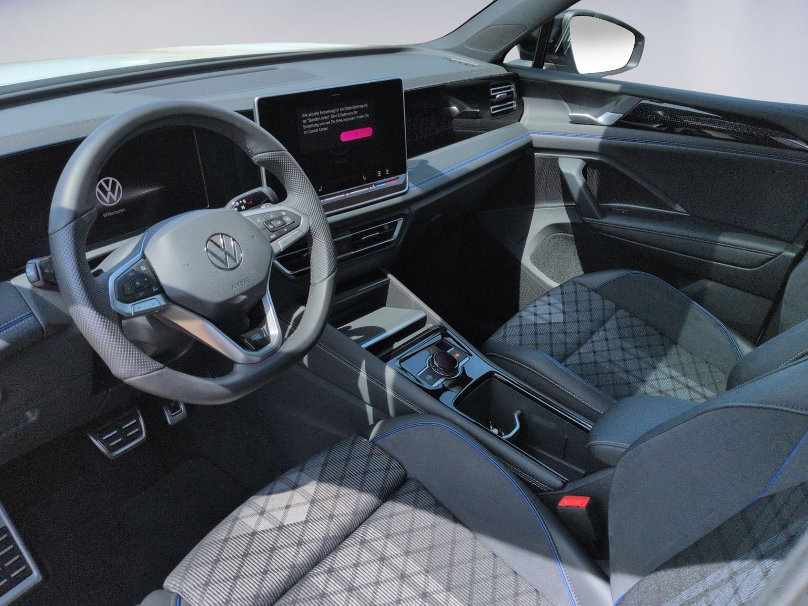 Tiguan R-Line 1.5 eTSI DSG AHK+PANO+BlackStyle+