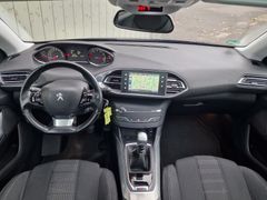Fahrzeugabbildung Peugeot 308 SW Allure Navi LED Pano SiHz PDC Tempo