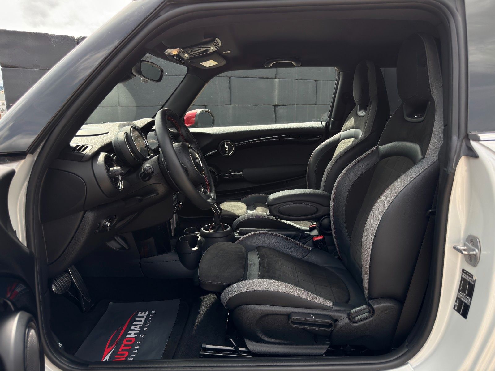 Fahrzeugabbildung MINI John Cooper Works CarPlay Adap. LED NAV HuD PDC