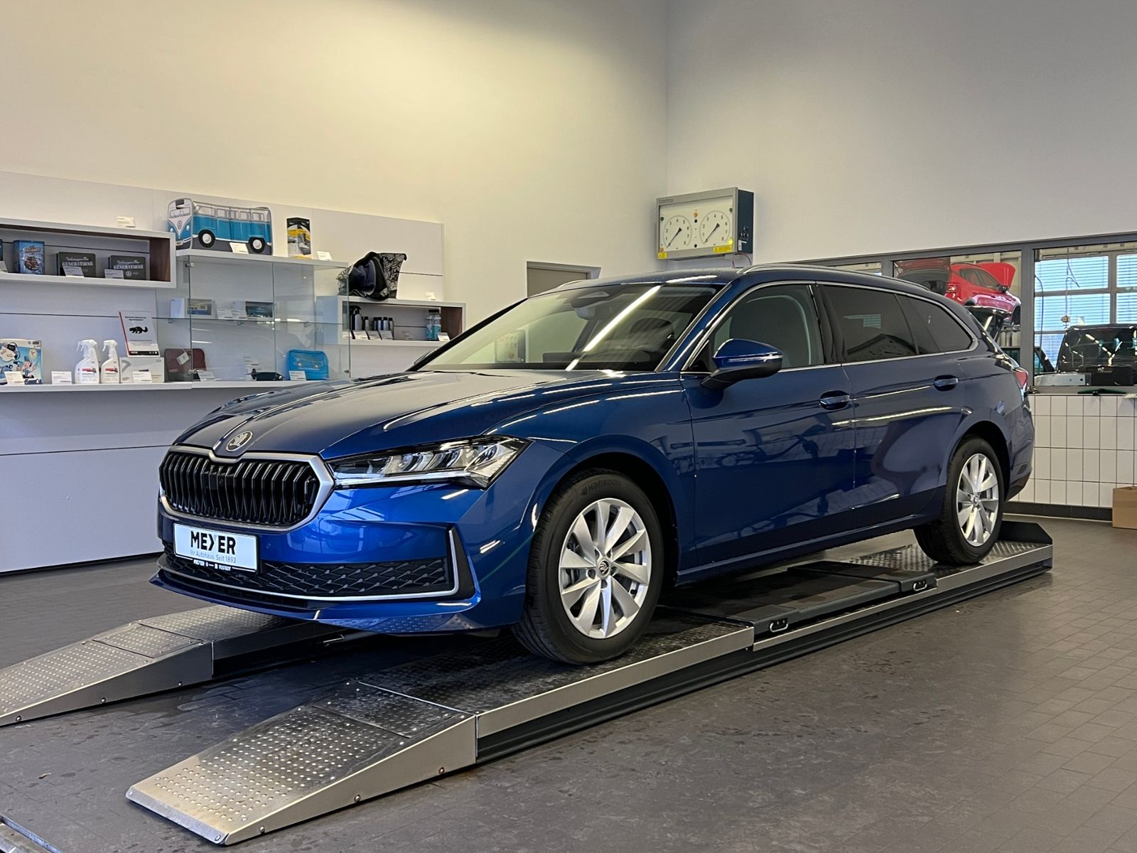 Fahrzeugabbildung SKODA Superb Combi Selection 1.5 TSI mHEV DSG *AHK, LE