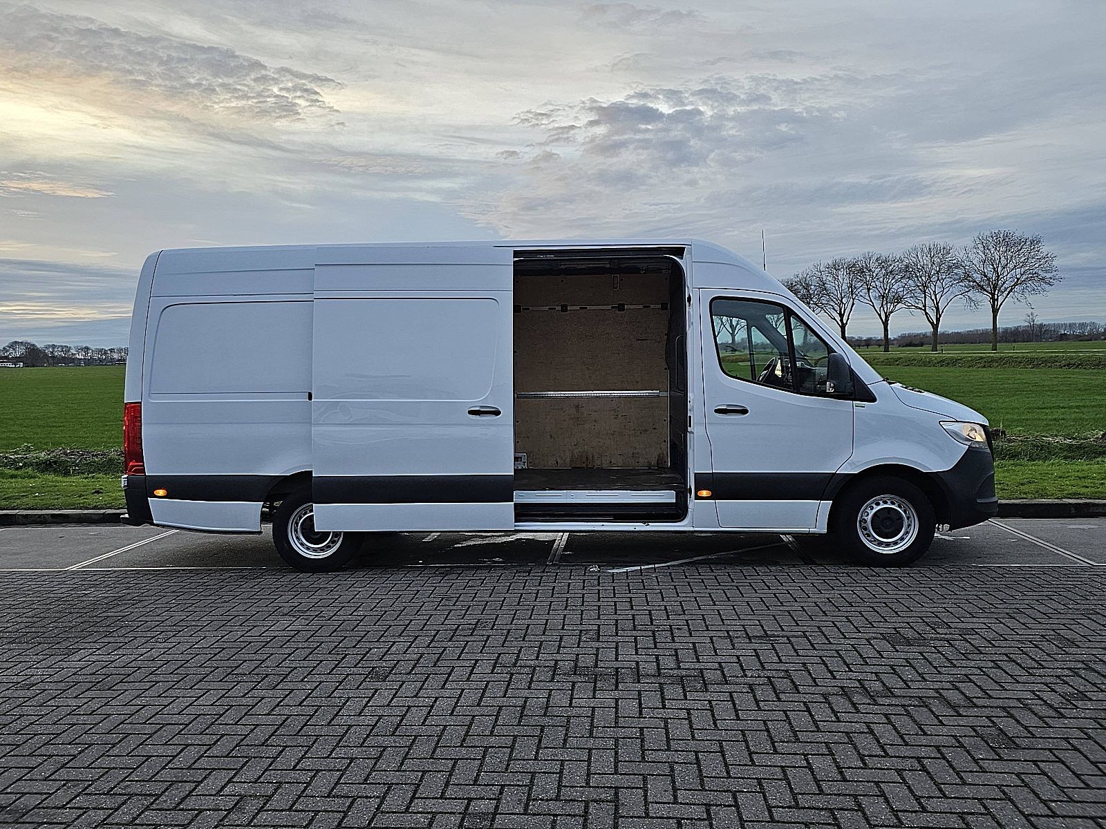 MERCEDES-BENZ Sprinter Transporter Mieten Umzug Sperrmüll Rent