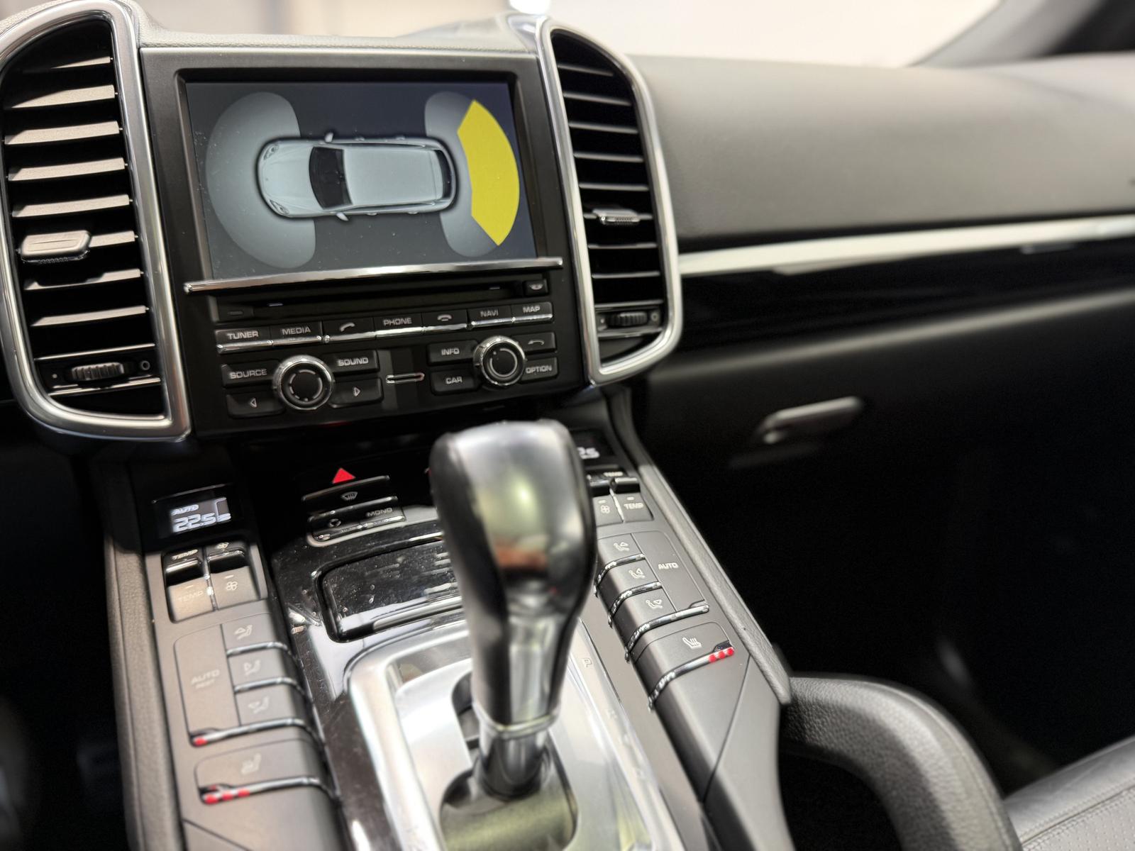 Porsche Cayenne Diesel 3.0 V6 245 ch • Tiptronic 8 • Pano • PASM • Cuir • GPS
