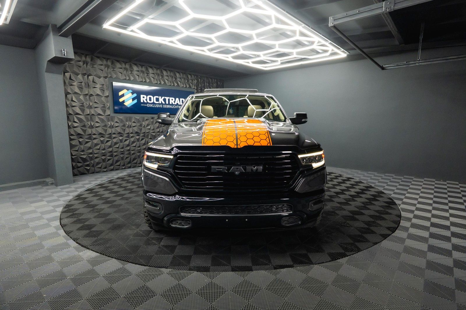 Fahrzeugabbildung Dodge RAM 5.7 V8 HEMI 4x4 OFFROAD Night Limited 19%