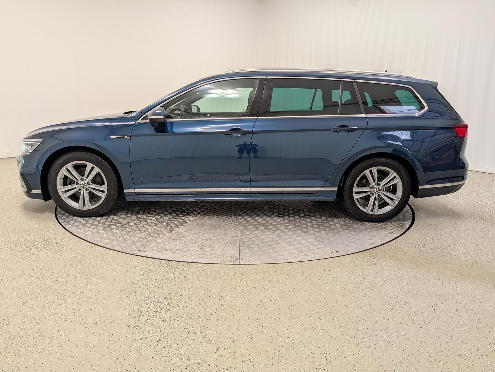 Volkswagen Passat 2.0 TDI DSG R-LINE AHZV IQ.Drive, миниатюра 3