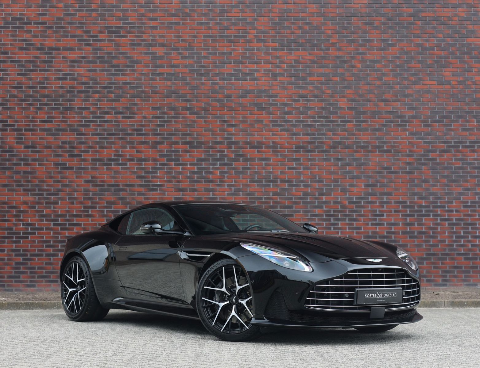 ASTON MARTIN DB12