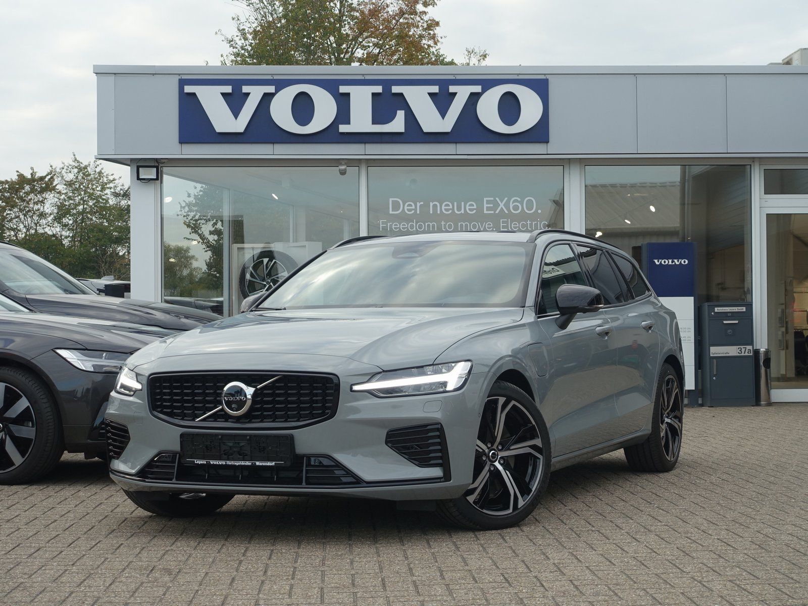 Volvo V60 T6 Ultra Dark AWD Plug-in Hybrid/Pano/H&K