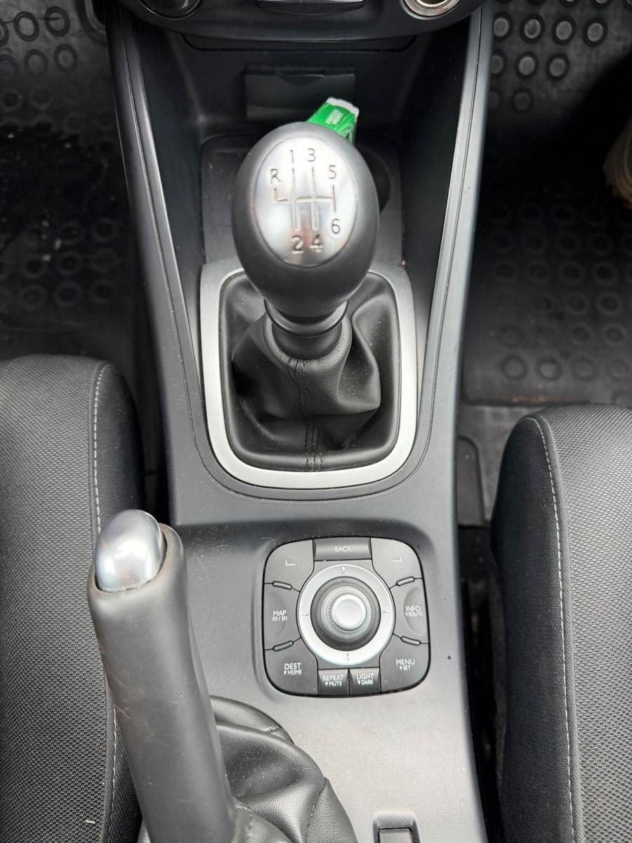 Renault Megane 2011 — photo 10
