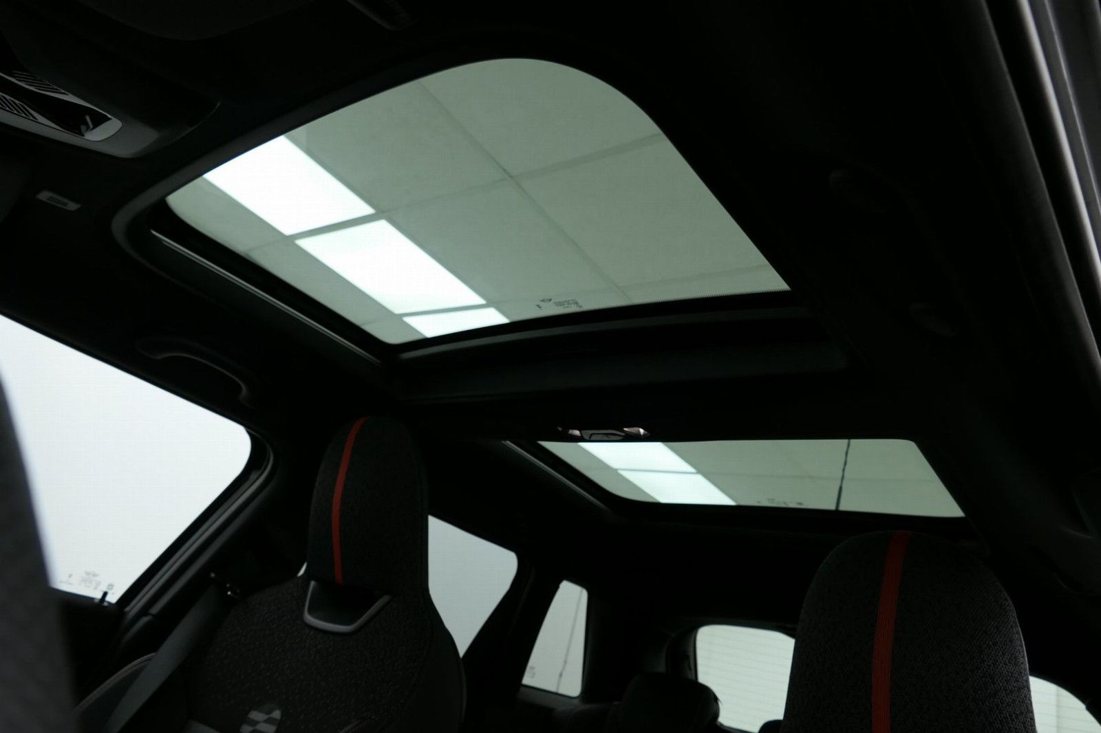 Fahrzeugabbildung MINI COOPER 5-trg. John Cooper Works Trim Pano HuD