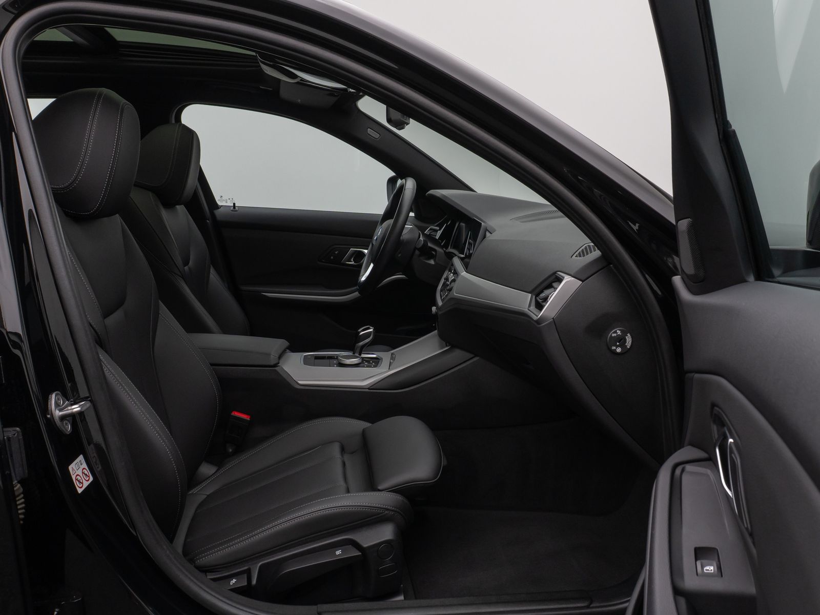 Fahrzeugabbildung BMW 320e xD Panorama Kamera DAB HiFi Alarm Sport LED