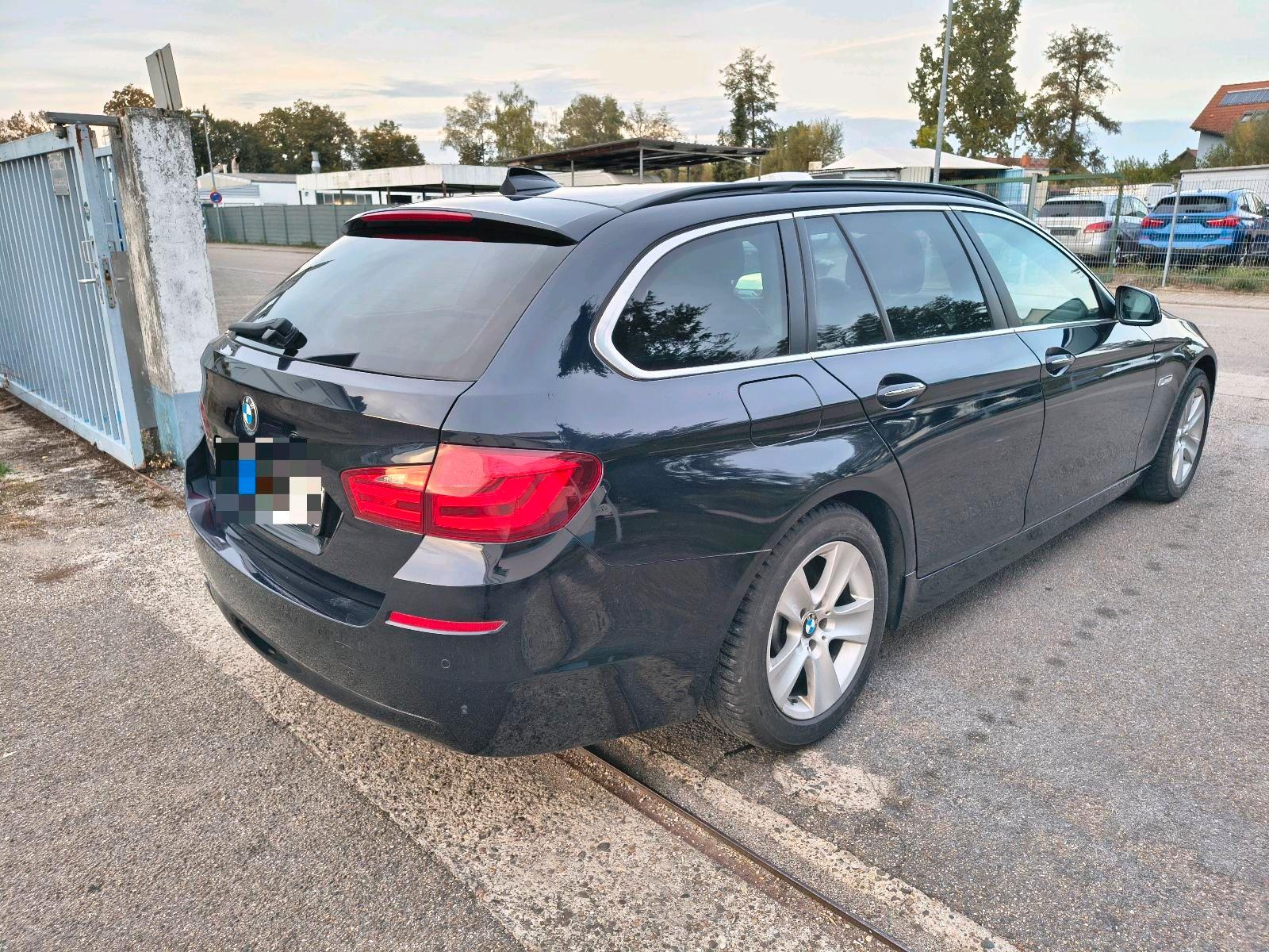 BMW 525 2011 — вигляд ззаду