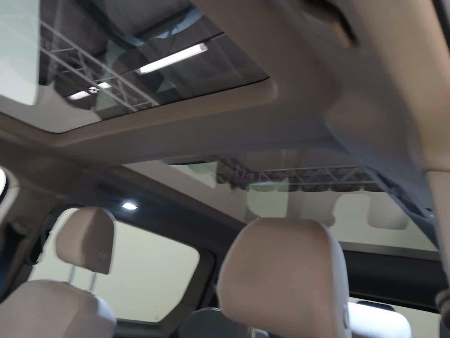 VOLKSWAGEN T7 MULTIVAN LIFE EHYBRID 218 CH BVA - 1ERE MAIN - HAYON ÉLECTRIQUE - TOIT PANORAMIQUE - VOLANT EN CUIR