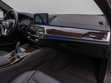 Fahrzeugabbildung BMW 540i Luxury Line HUD ACC LED Kamera 360°