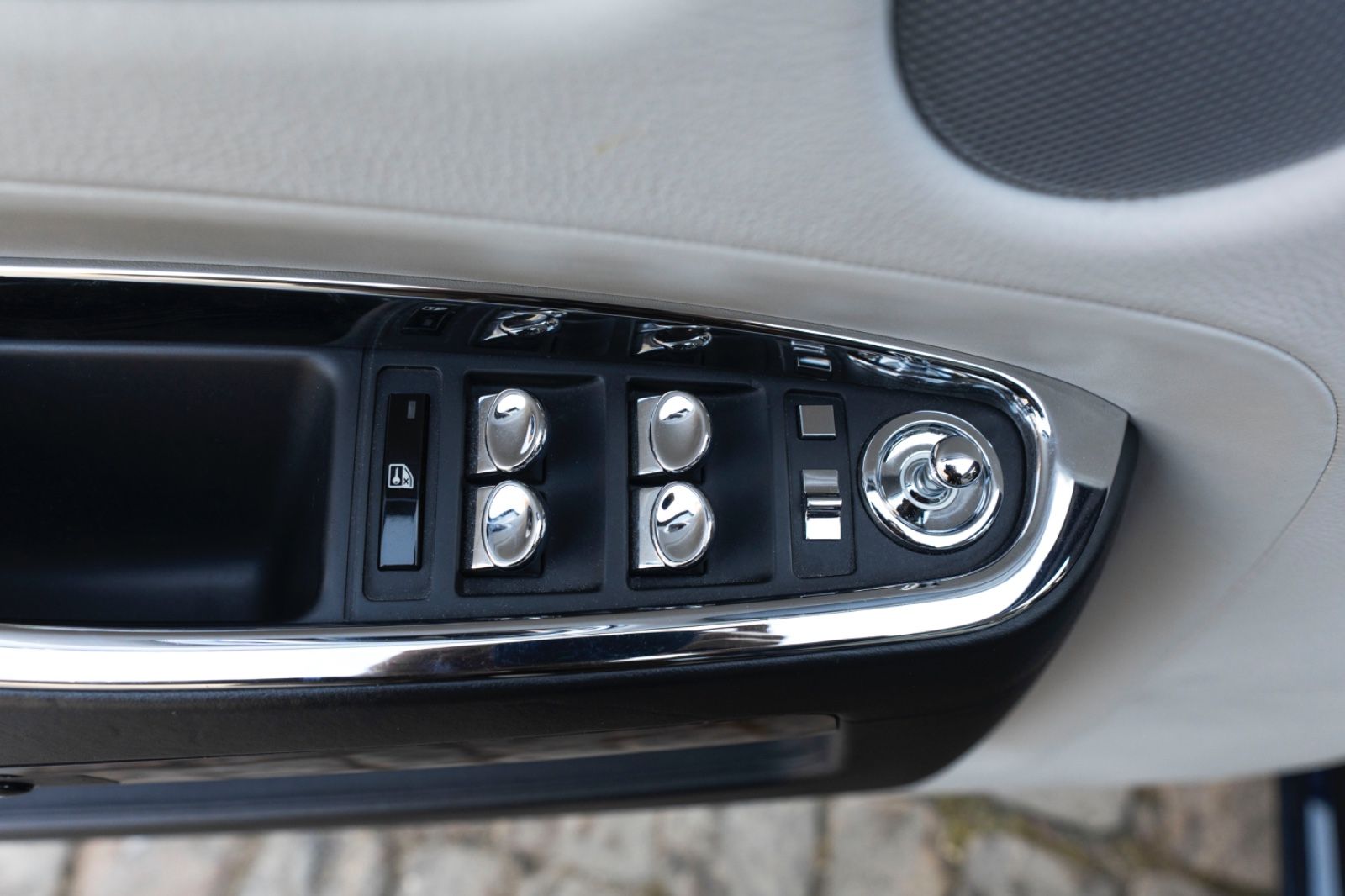 Fahrzeugabbildung Rolls-Royce Ghost V12 TWO TONE FACELIFT STERNHIMMEL KÜHLBOX