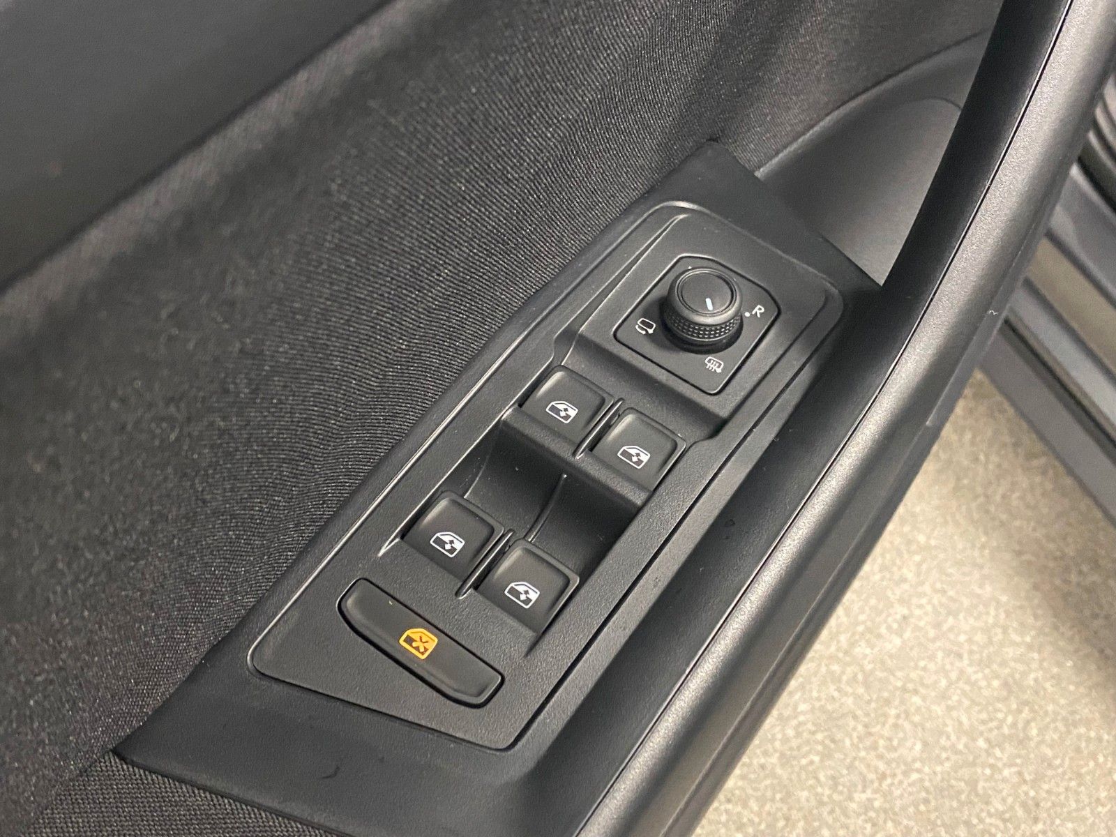 Fahrzeugabbildung Volkswagen T-Roc 1.5 TSI DSG Life+FACELIFT+NAVIGATION+KAMER