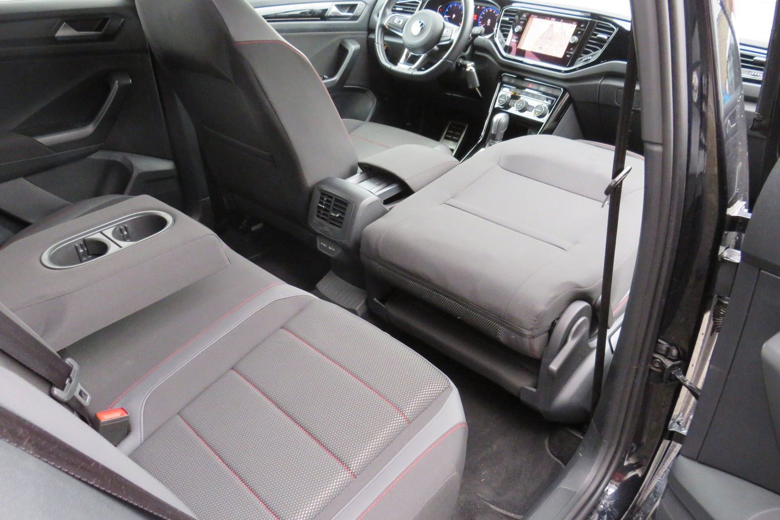 Fahrzeugabbildung Volkswagen T-Roc Sport DSG NAVI 18`SITZH. PDC DIGITAL-COCKP