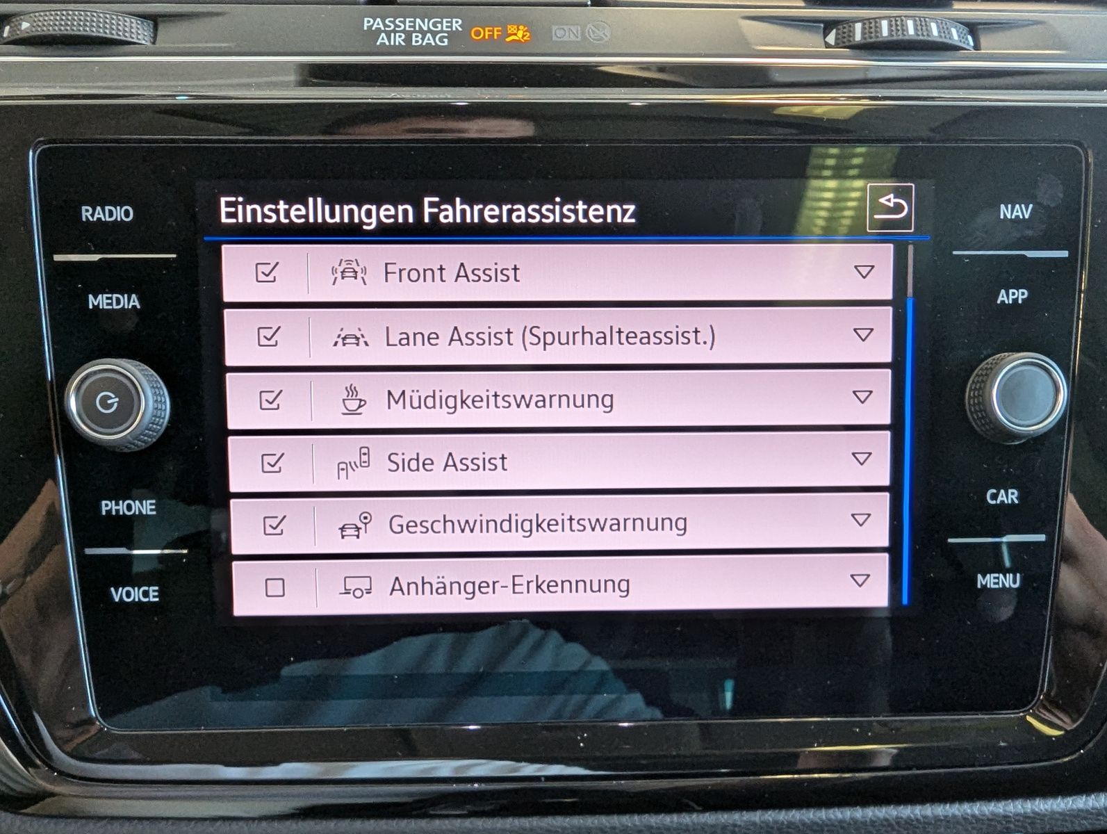 VW Touran 1.5 TSI DSG R-Line High. 7-Sitze Pano AHK - Image 30