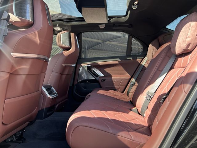BMW M760