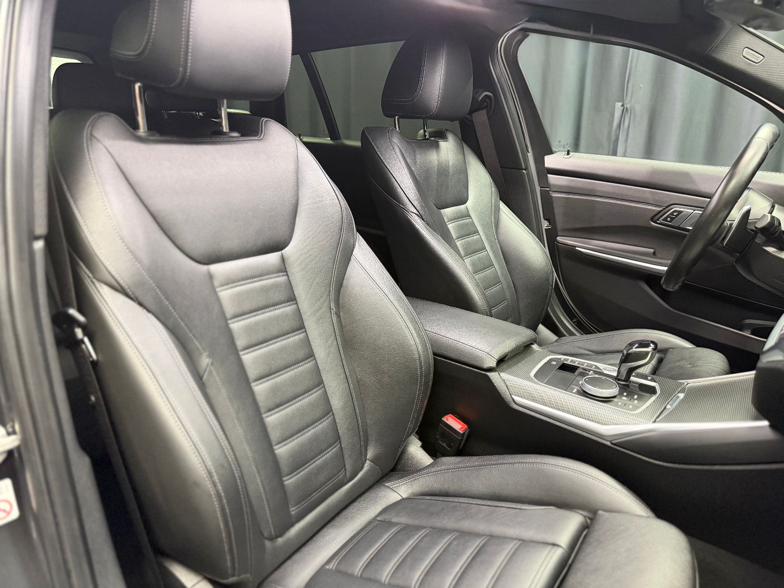 Fahrzeugabbildung BMW 320d Touring xDrive M Sport|HIFI|HuD|LEDER|KAMER