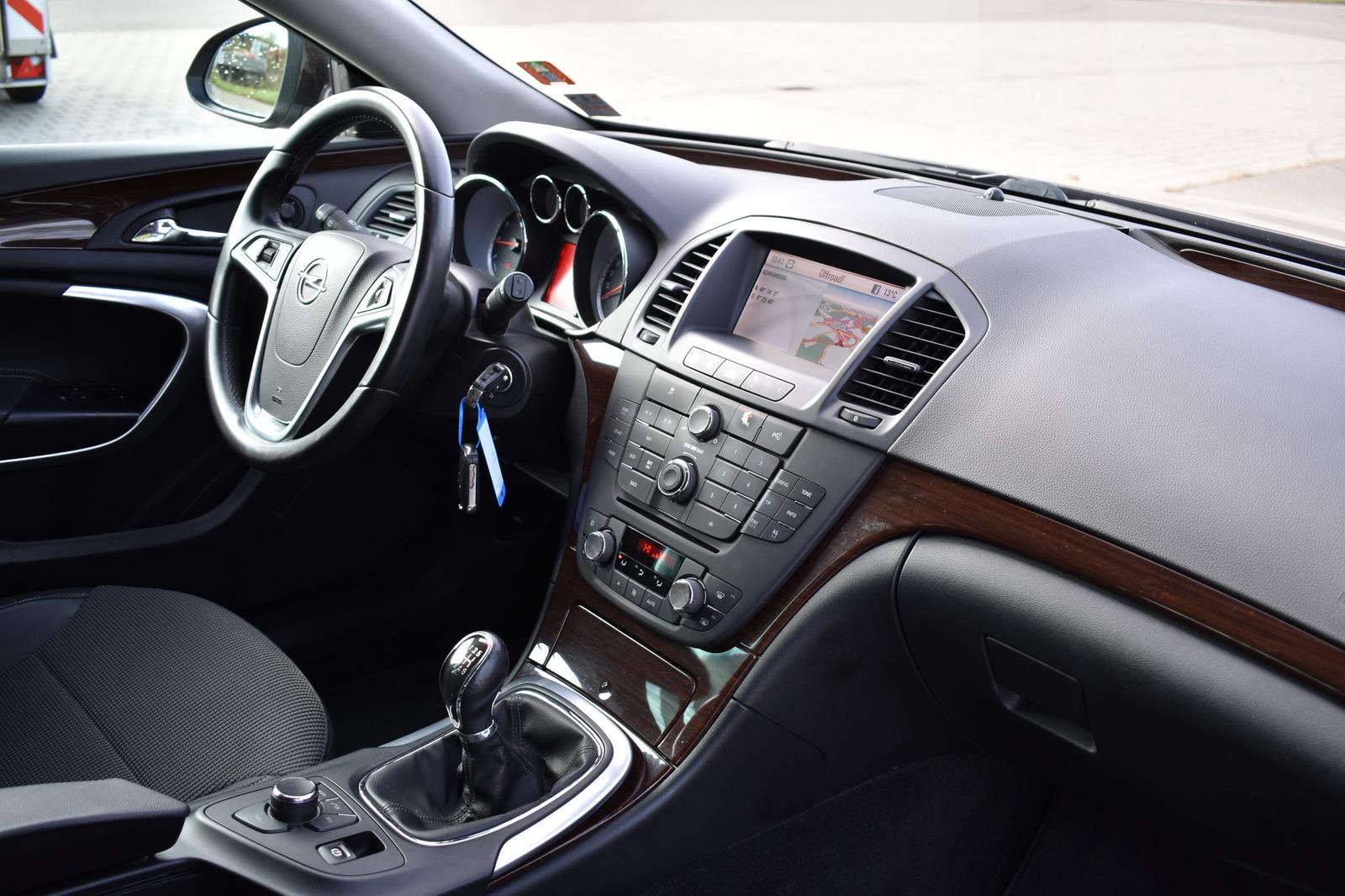 Opel Insignia 2011 — фото 12