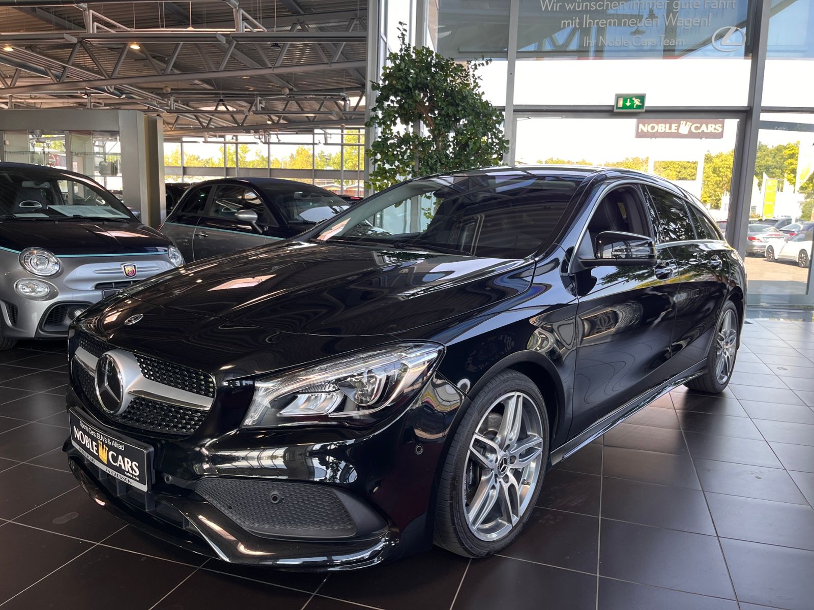 Fahrzeugabbildung Mercedes-Benz CLA 250 Shooting Brake AMG Line ACC LED