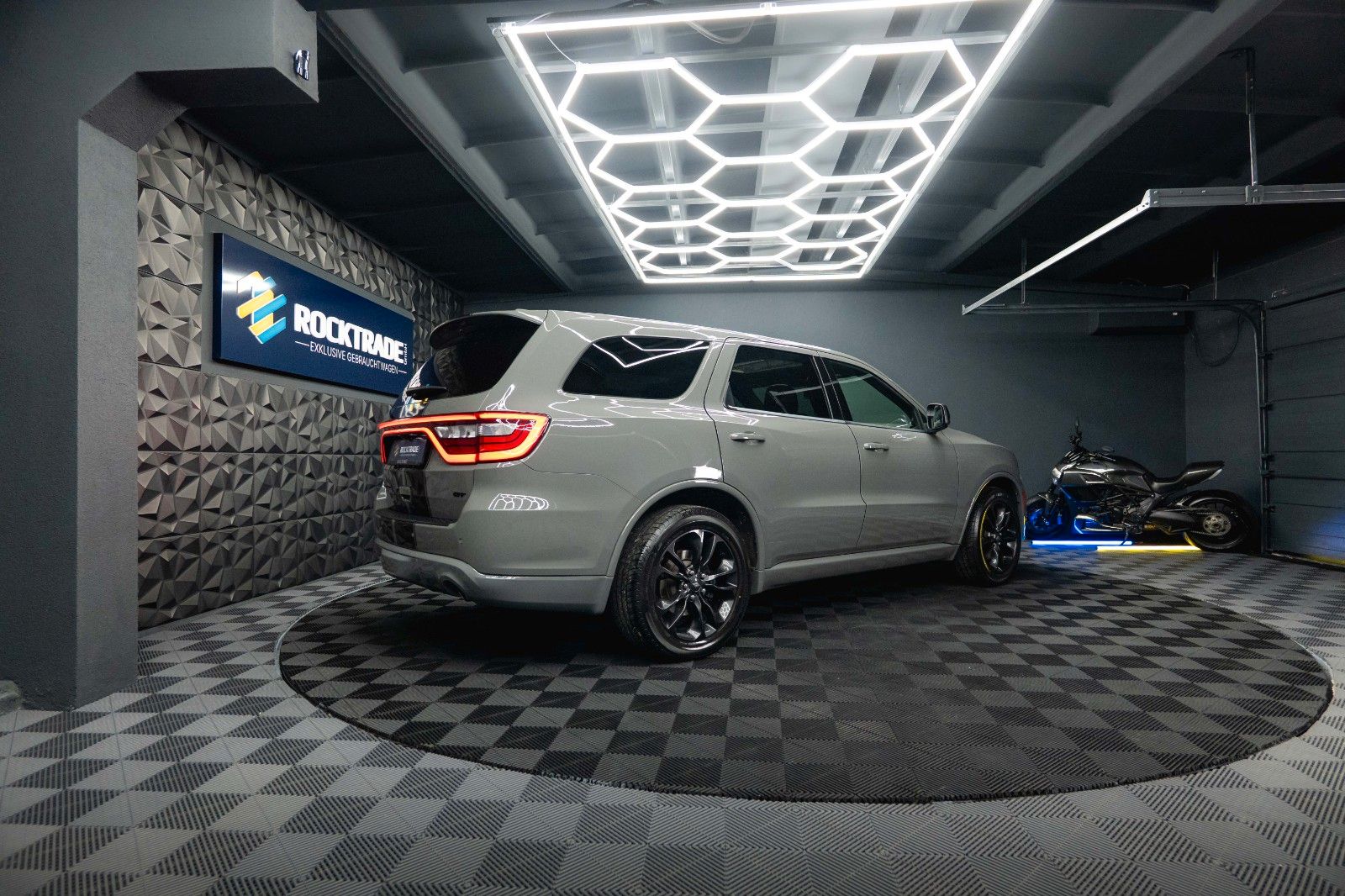Fahrzeugabbildung Dodge Durango 5.7 V8 R/T SRT 4x4 Night-Paket Modell 22
