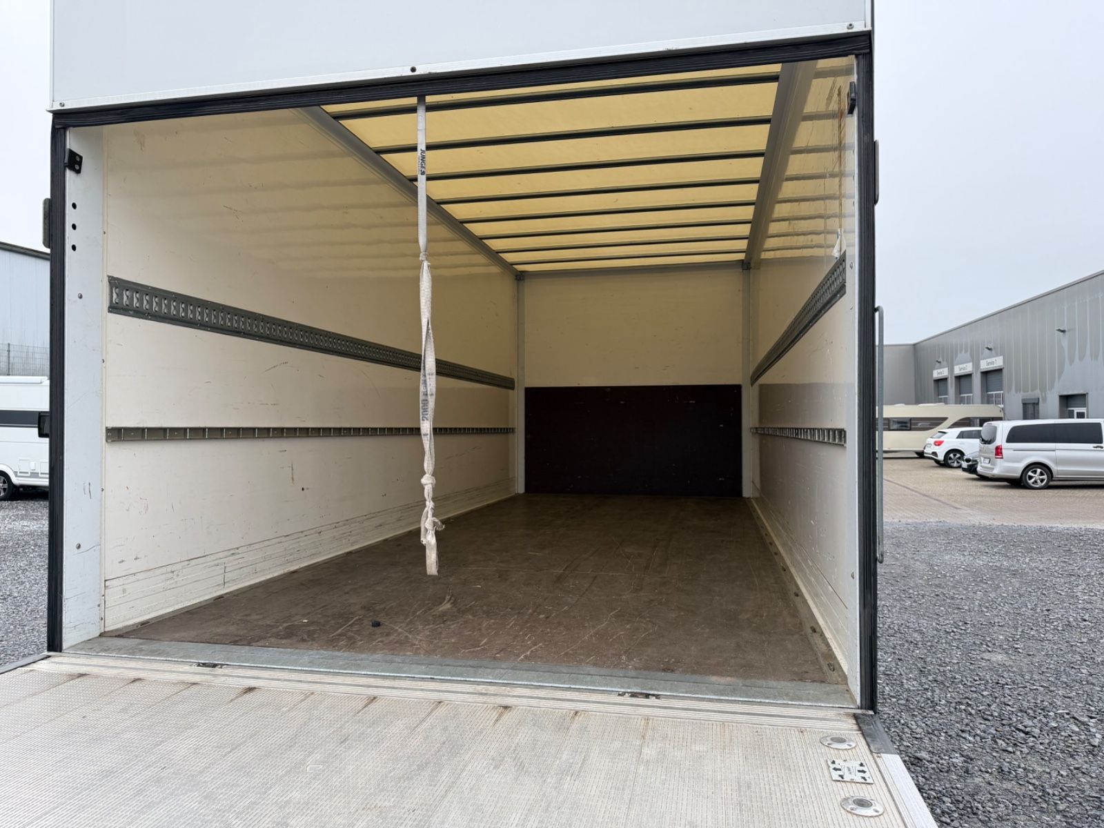 Fahrzeugabbildung Mercedes-Benz Atego 818L Koffer LBW