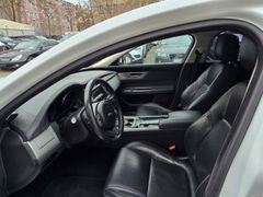 Fahrzeugabbildung XF AWD Automatik