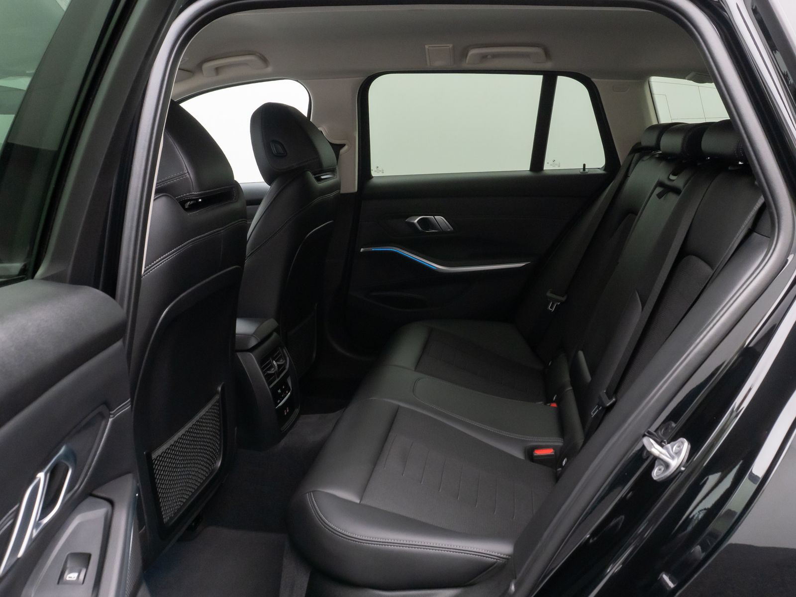 Fahrzeugabbildung BMW 330e xD Sport Line Kamera Laser HUD DAB HiFi AHK