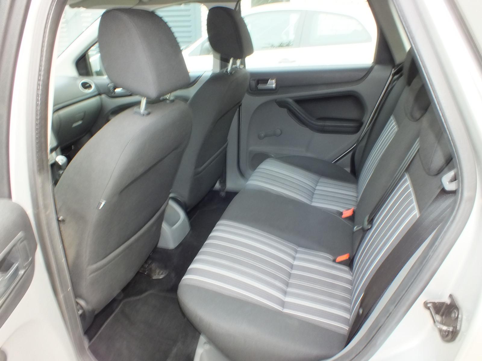 Ford Focus 2009 — photo 11