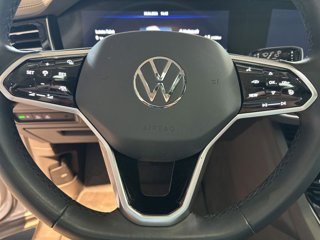 Volkswagen Touareg 3.0 TSI AHK Pano Dynaudio HUD Area View foto 17