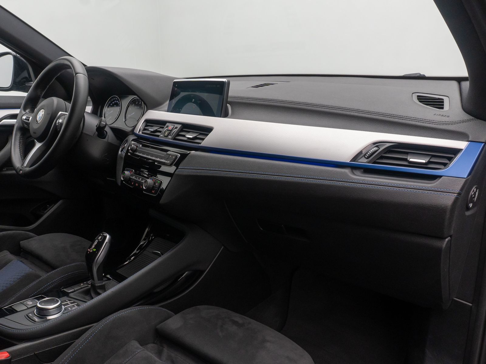 Fahrzeugabbildung BMW X2 sD18i M Sport AHK Kamera GeschwindiReg 19Zoll